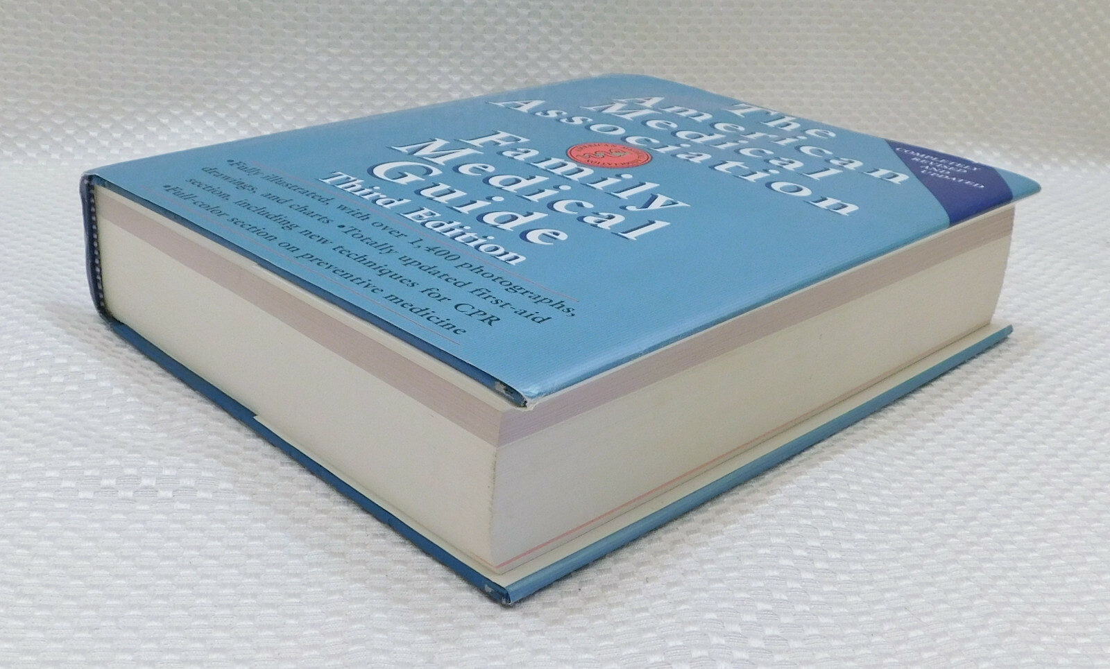 The American Medical Association Family Medical Guide 880 pages HC Dust Jacket