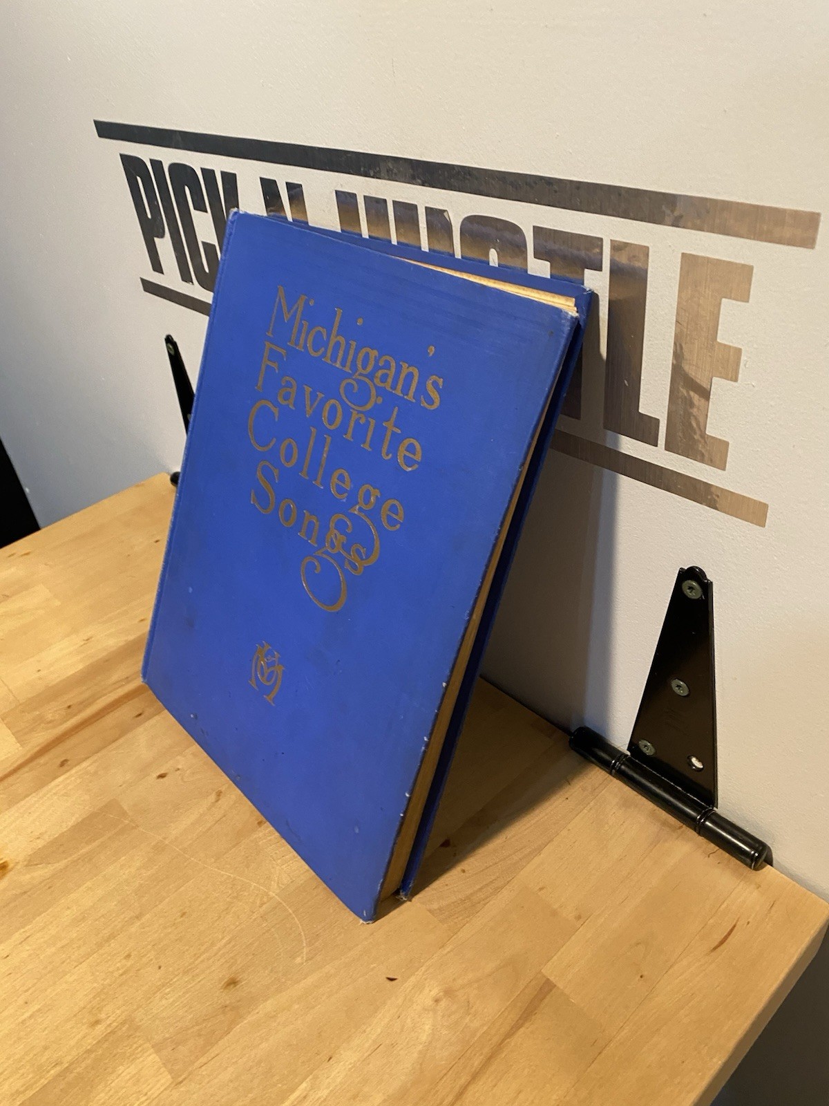 MICHIGAN S FAVORITE COLLEGE SONGS, U of M, 1925, 278 PAGES COMPLETE, FANTASTIC