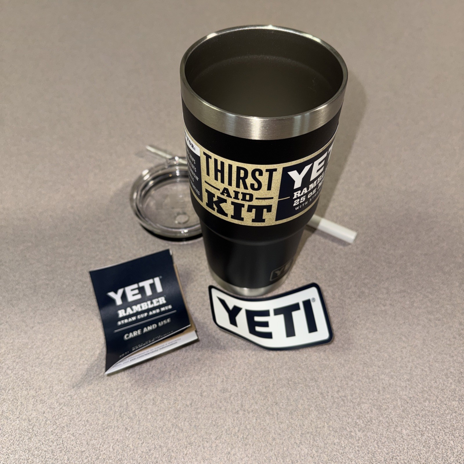 Yeti-Rambler 25 oz Mug w/Handle & Straw – Black-New