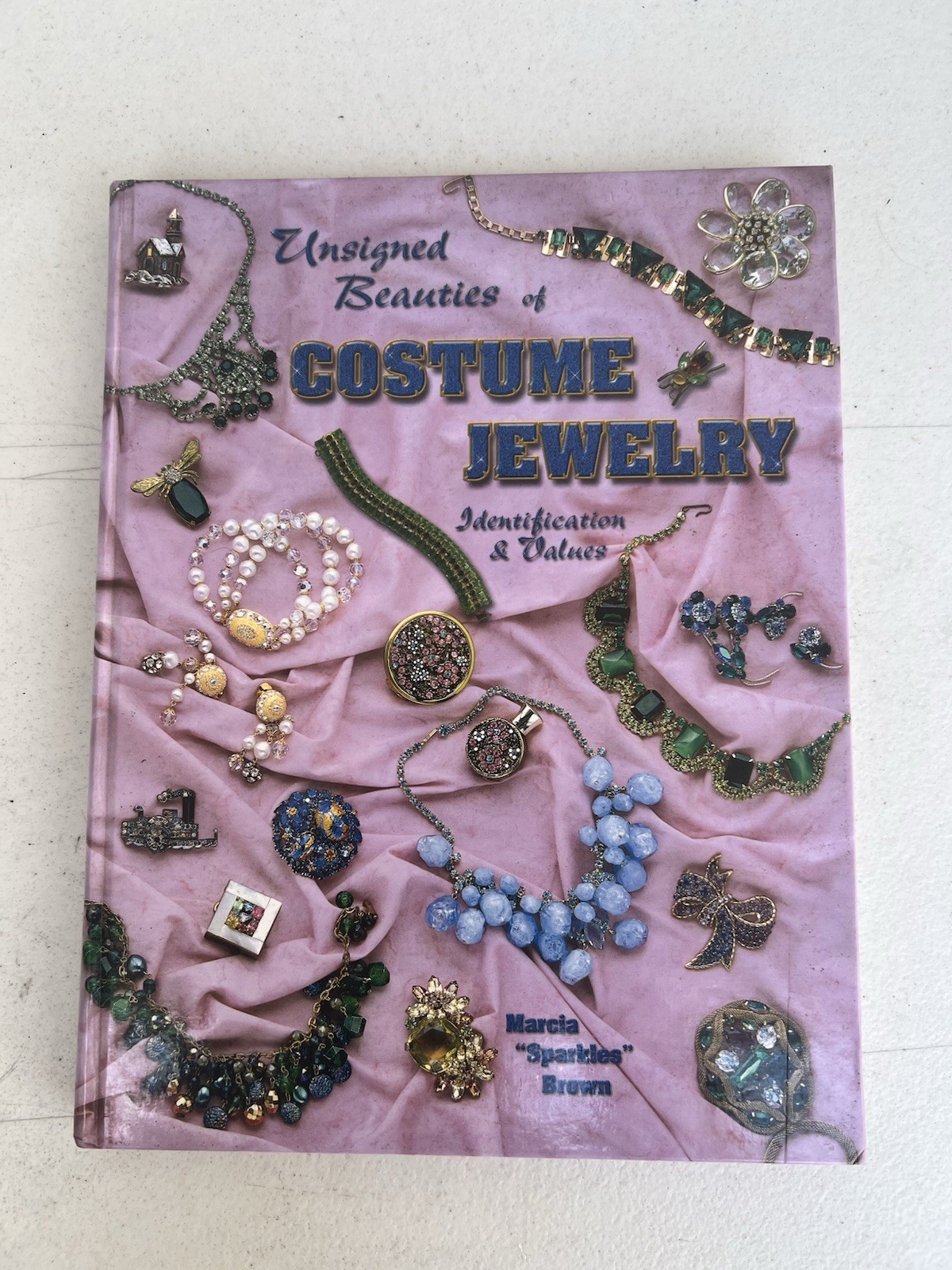 Unsigned Beauties of Costume Jewelry : Identification and Values by Marcia…