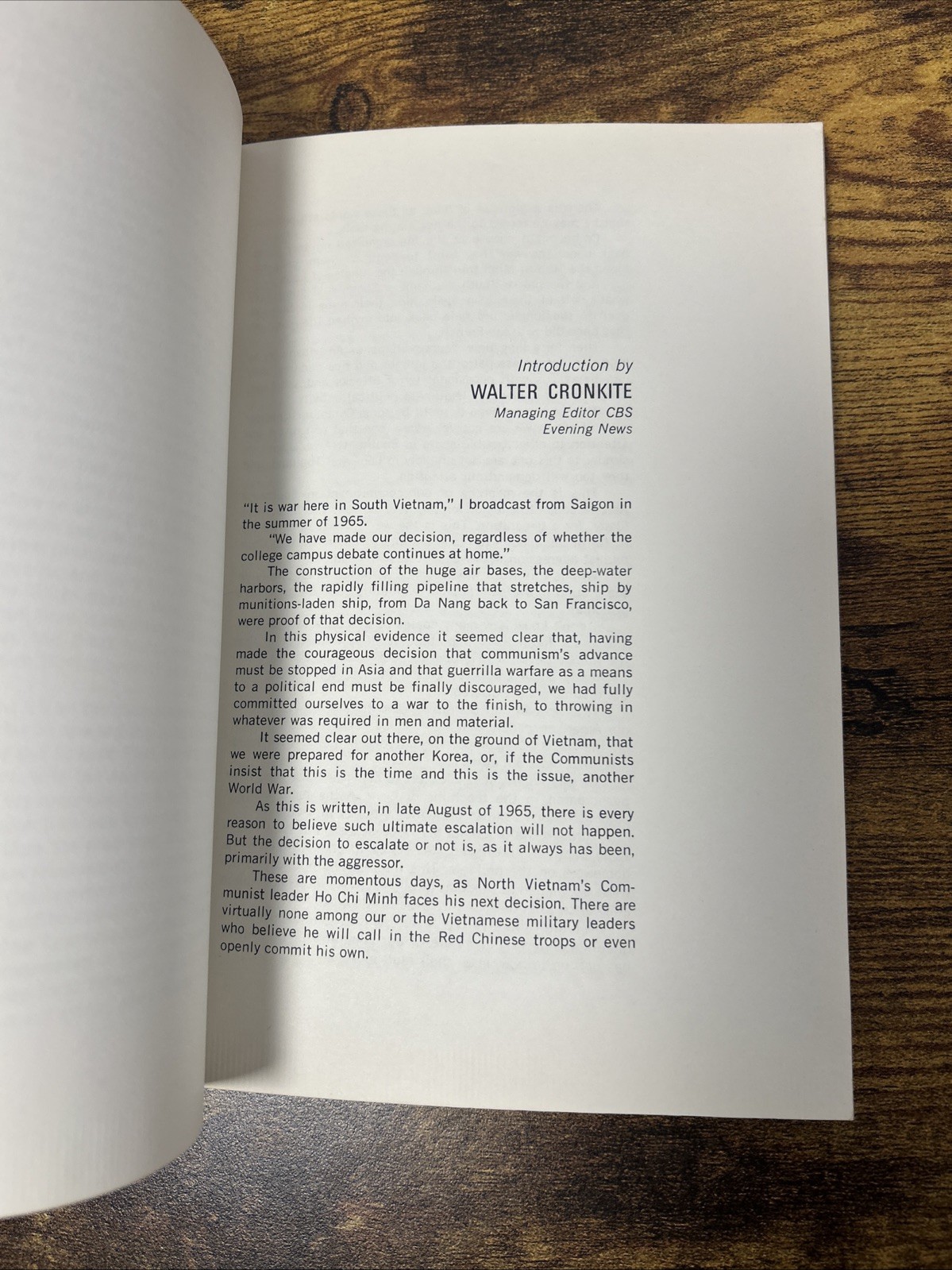 Cbs News Walter Kronkite Vietnam Perspective Soft Cover 1965 Book