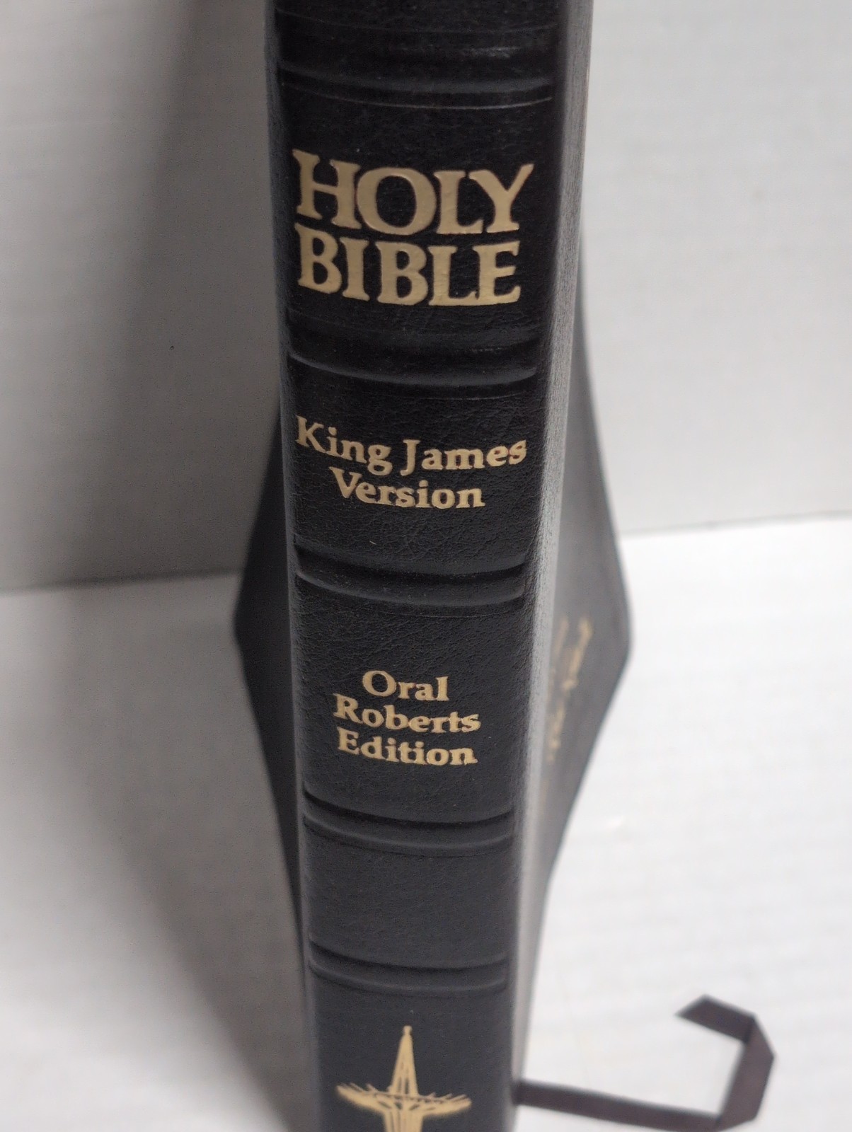 Holy Bible with personal commentary by Oral Roberts 1981 Genuine Leather Concord