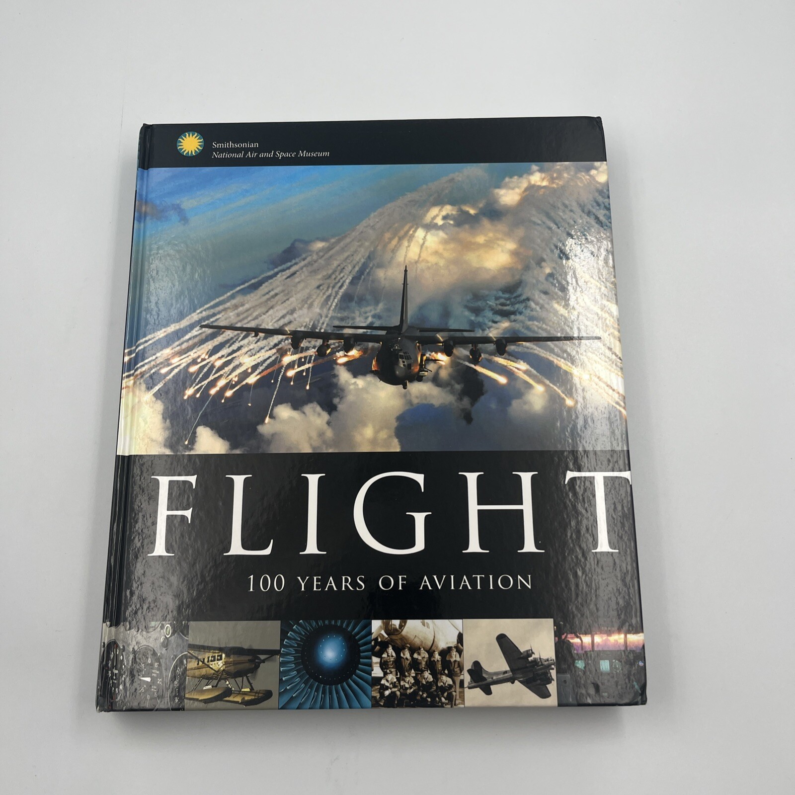 FLIGHT: 100 Years of Aviation, Smithsonian Museum, 2009 Covent, 440 Pages, EH1