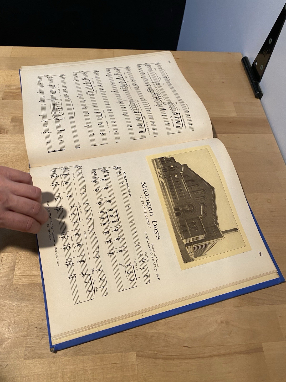 MICHIGAN S FAVORITE COLLEGE SONGS, U of M, 1925, 278 PAGES COMPLETE, FANTASTIC