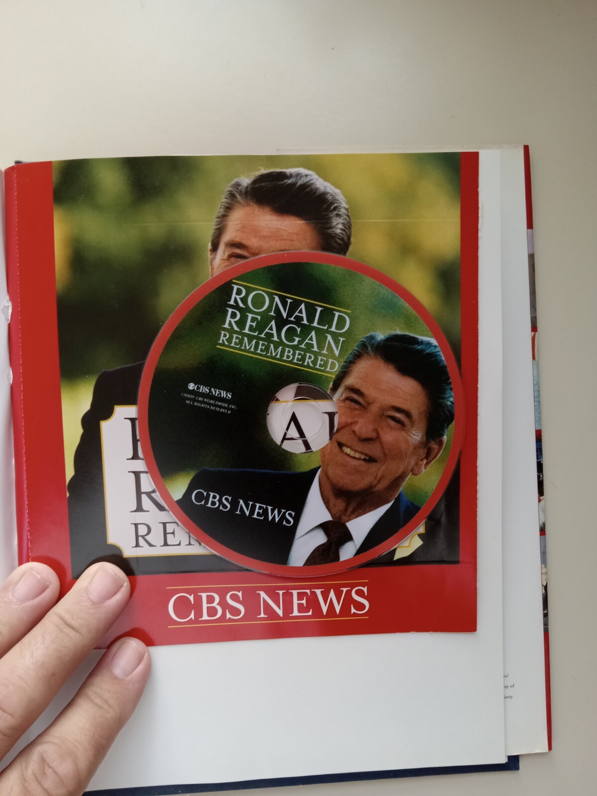 Ronald Reagan Remembered by CBS News Staff (2004, Hardcover / Dvd)