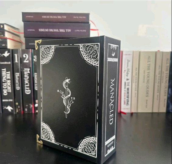 Entire Manacled Book with Illustrations – Hardcover by SenLinYu – 3in1