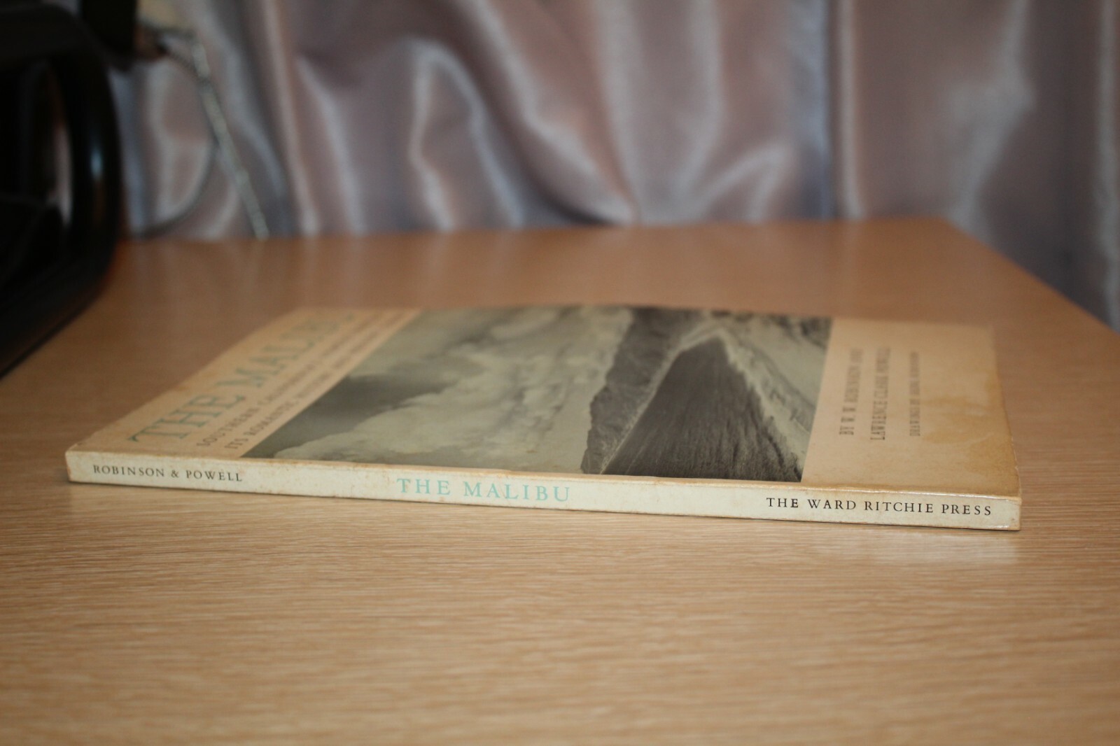 THE MALIBU Essays by W.W. Robinson Lawrence Clark Powell 1958 SIGNED Paperback