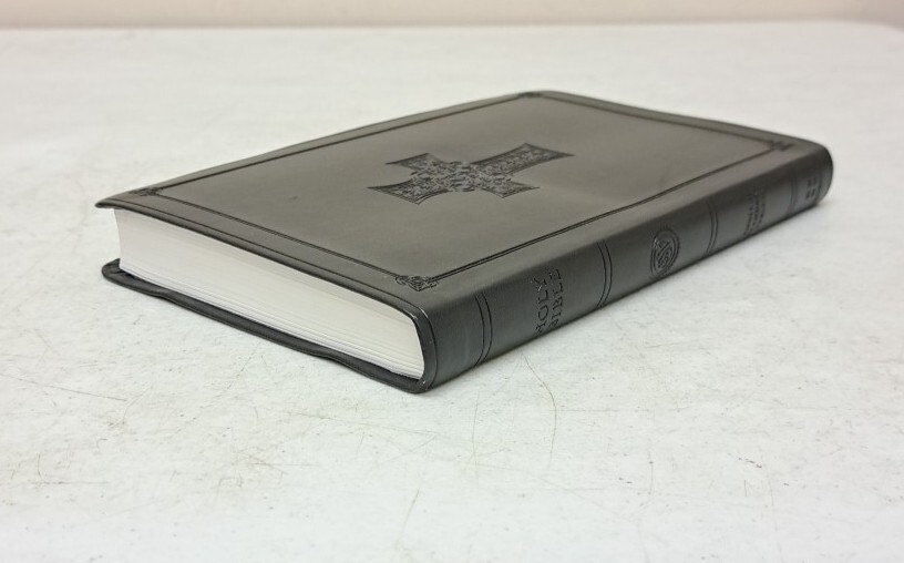 Holy Bible English Standard Version ESV Crossway Bible 2011 Black #2.2.48