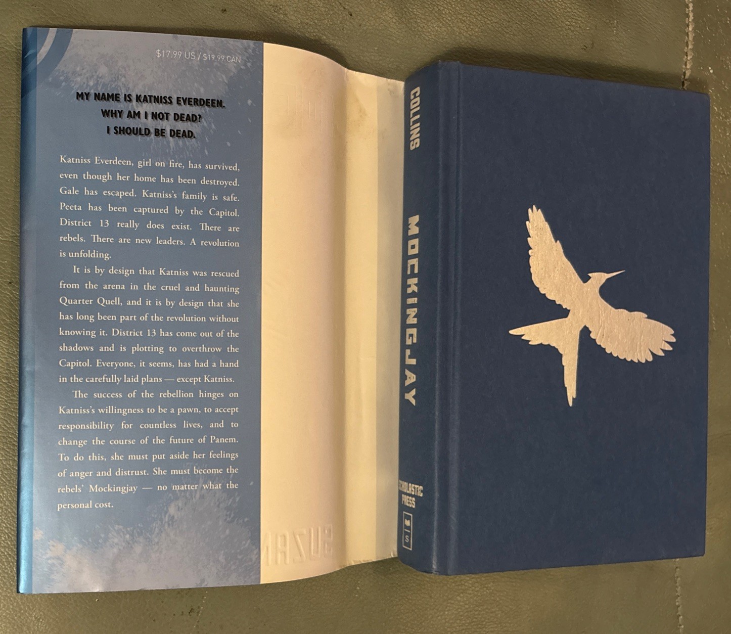 The Hunger Games 5 Book Complete Set, by Suzanne Collins (Hardcover)