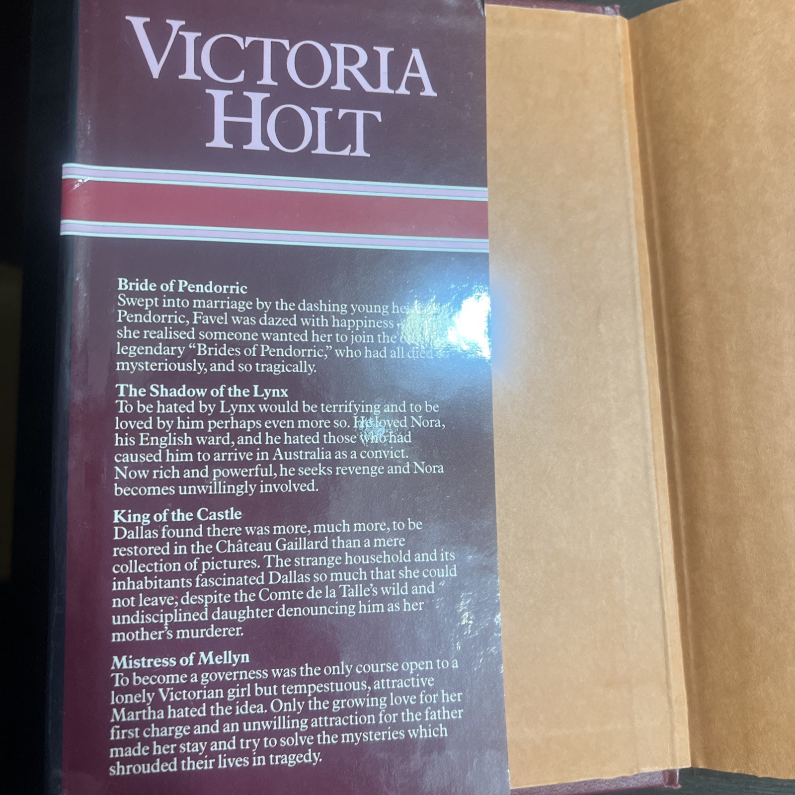 Victoria Holt 1987 HCDJ; 4 Books in 1 Historical Gothic Romances BCE Good