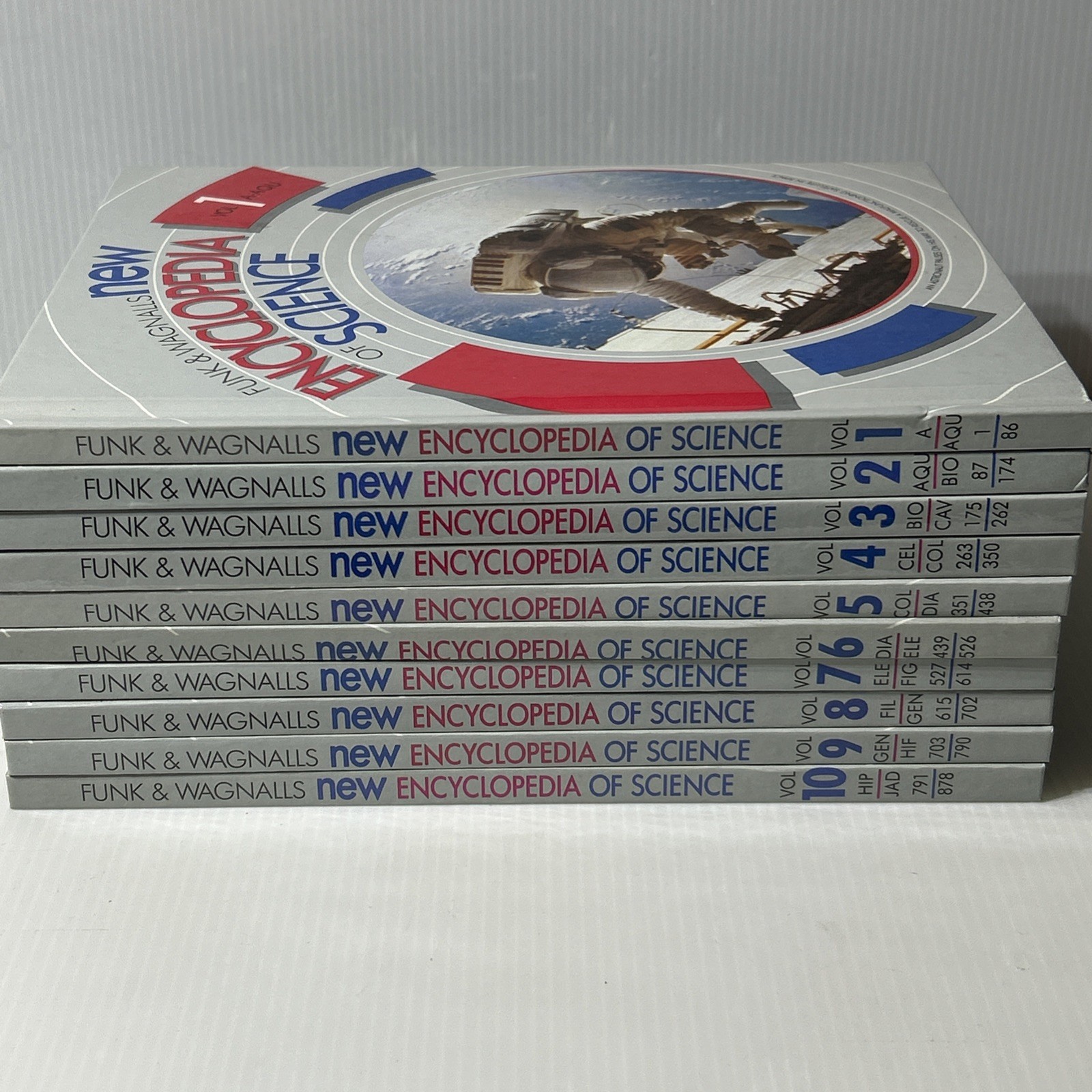 1986 Funk and Wagnalls New Encyclopedia of Science 10 Volumes HC
