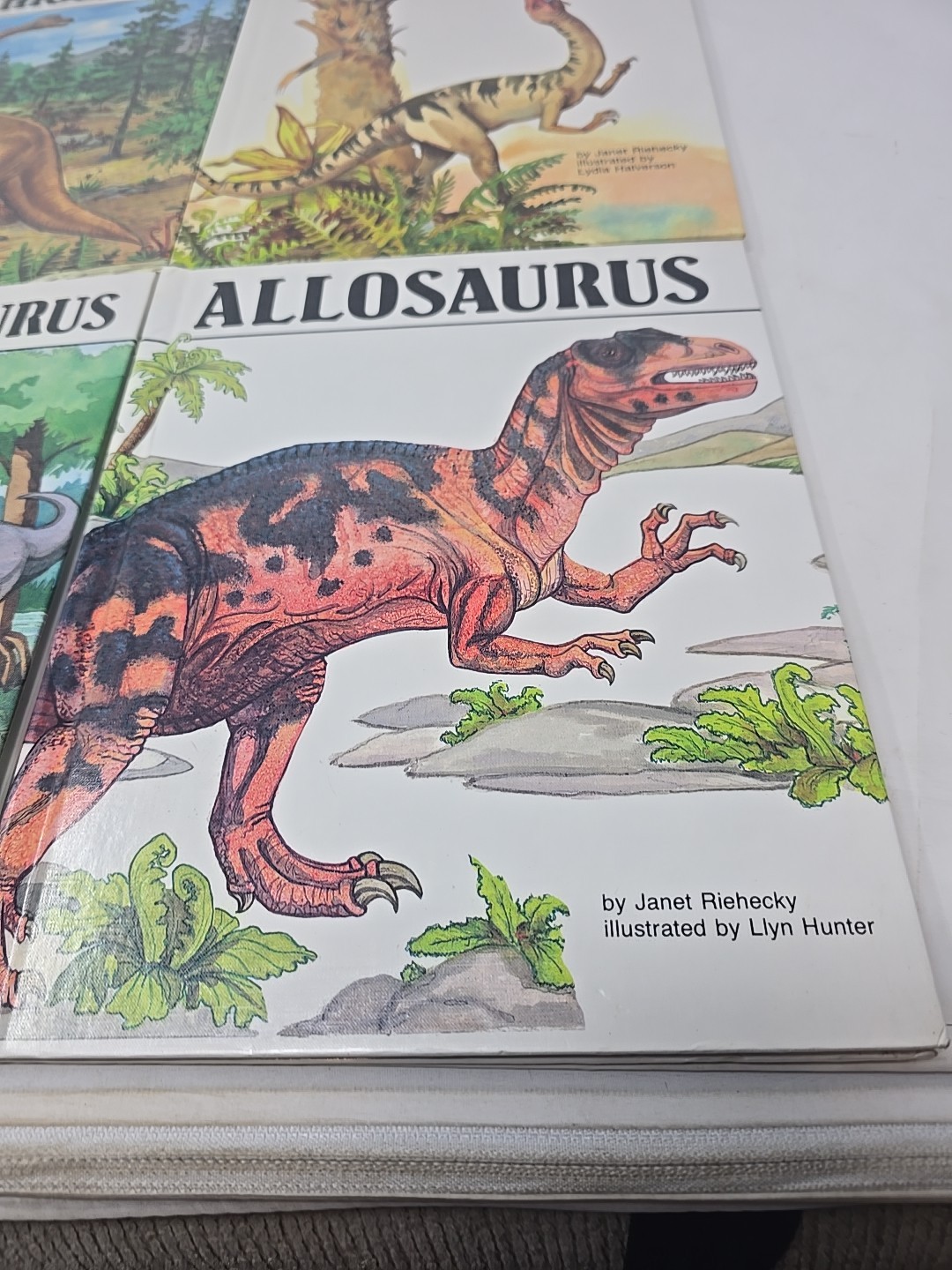 1990s Lot of 4 Dinosaur Hardcover Books By Janet Riehecky The Child’s World EUC