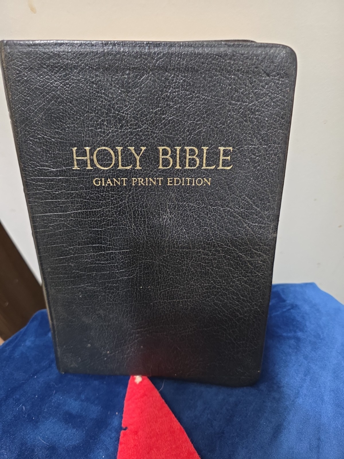 Holy Bible KJV Giant Print Red Letter Edition Varsity Black Leatherette