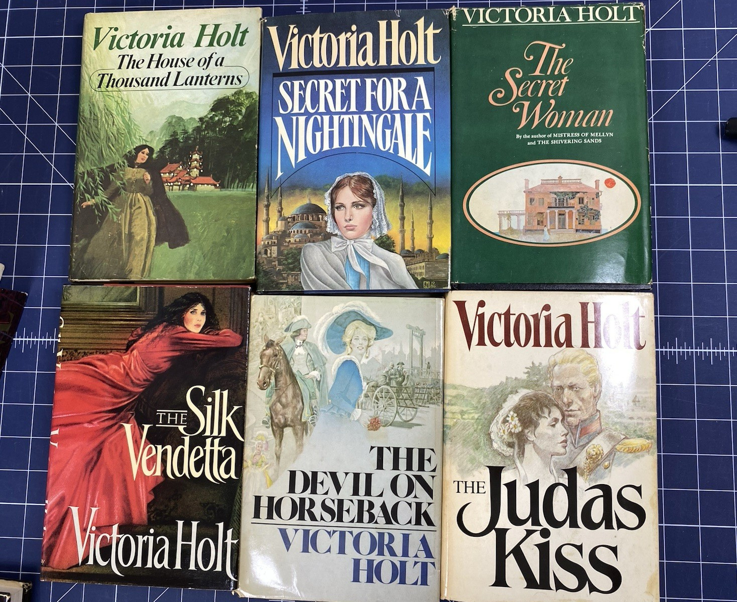 Victoria Holt Hardback Books – Lot of 10 Secret Woman Demon Lover Etc