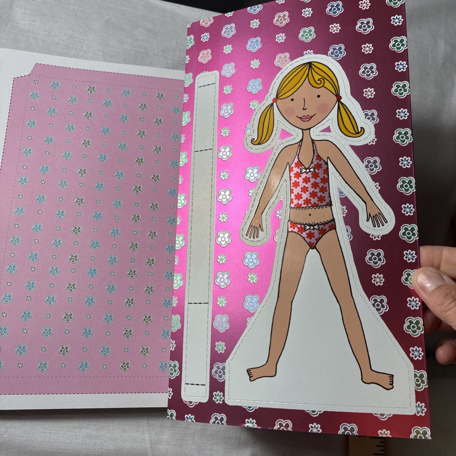 PDoodle Dolls 300 Outfits to Cut Out and Design Paper Doll Book Never Used