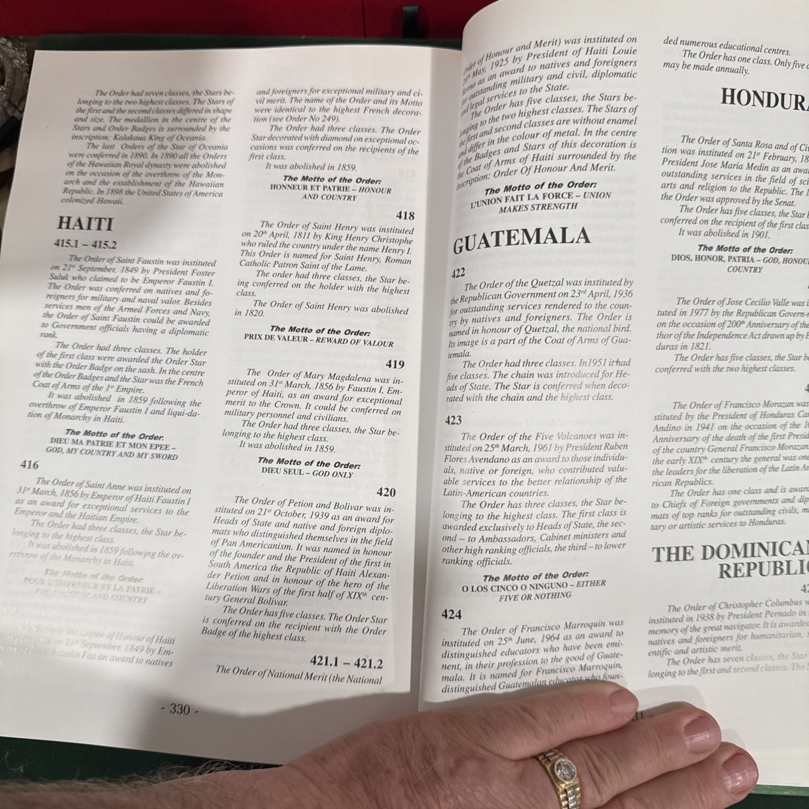 2002 The Stars Of The World Orders Book album, 384 Pages