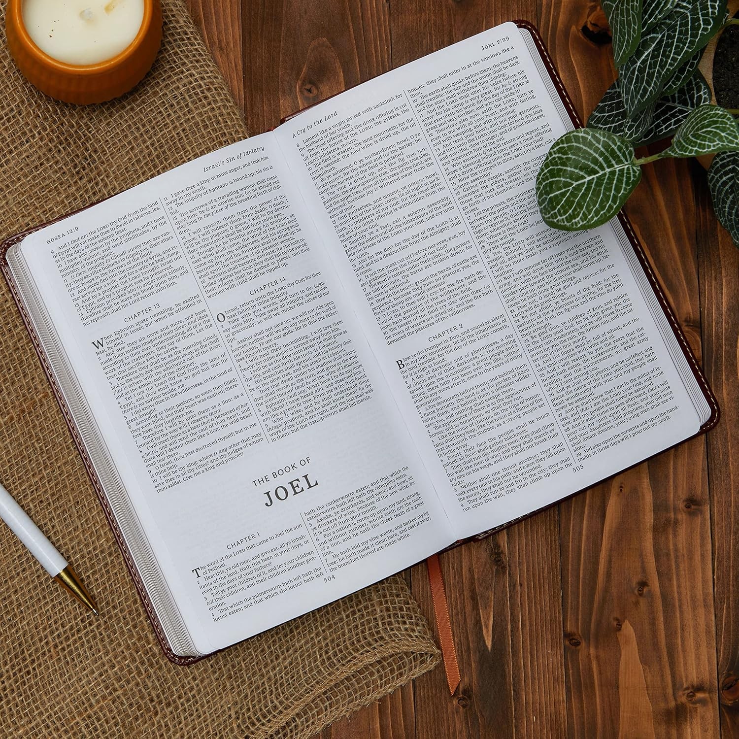 KJV Holy Bible: Black Leather-Look, Red Letter, Comfort Print Edition