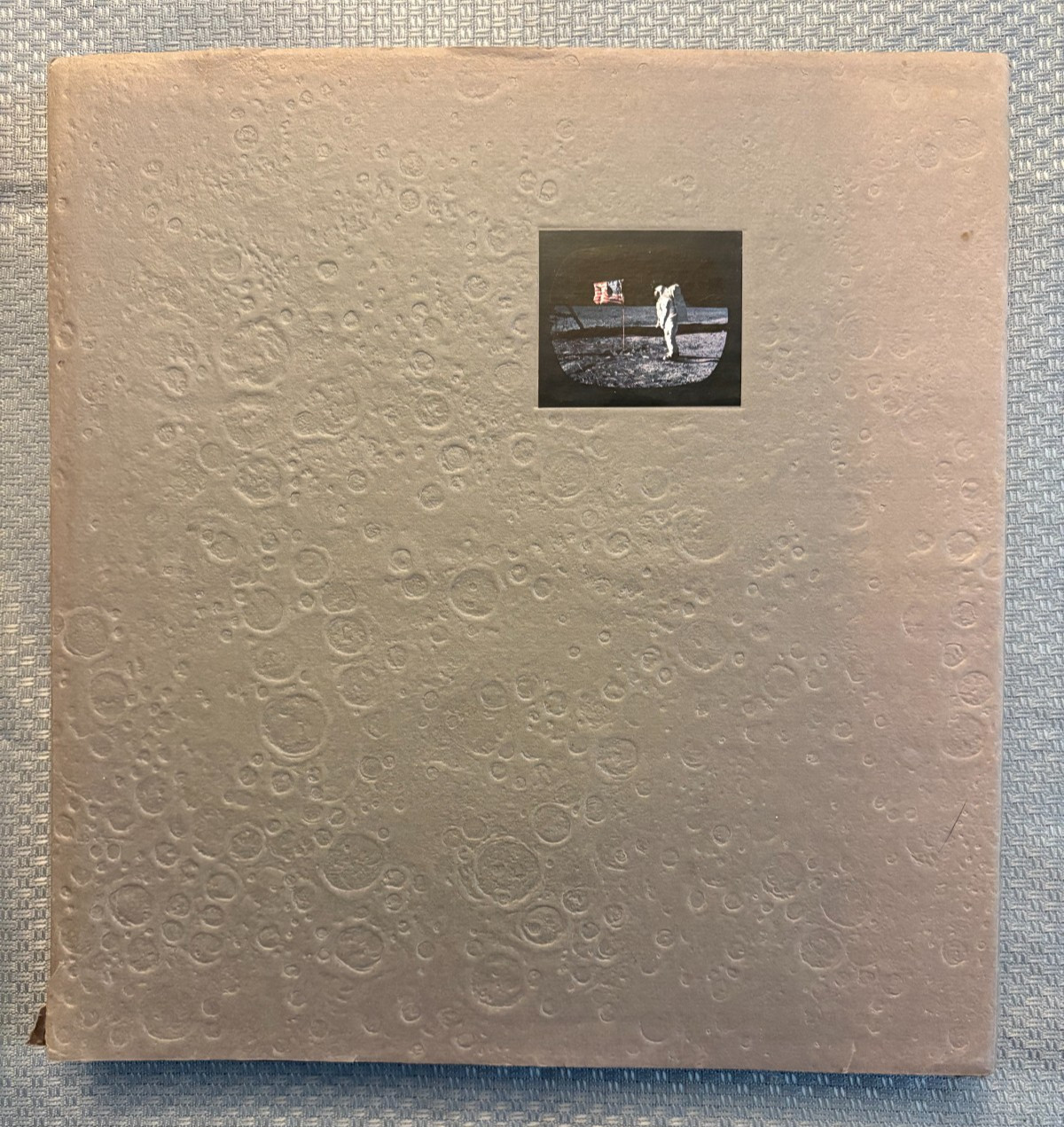 10:56:20PM – 72069 – CBS News Moon Landing – 1970 – hc/dj