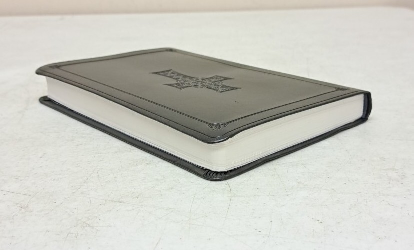 Holy Bible English Standard Version ESV Crossway Bible 2011 Black #2.2.48