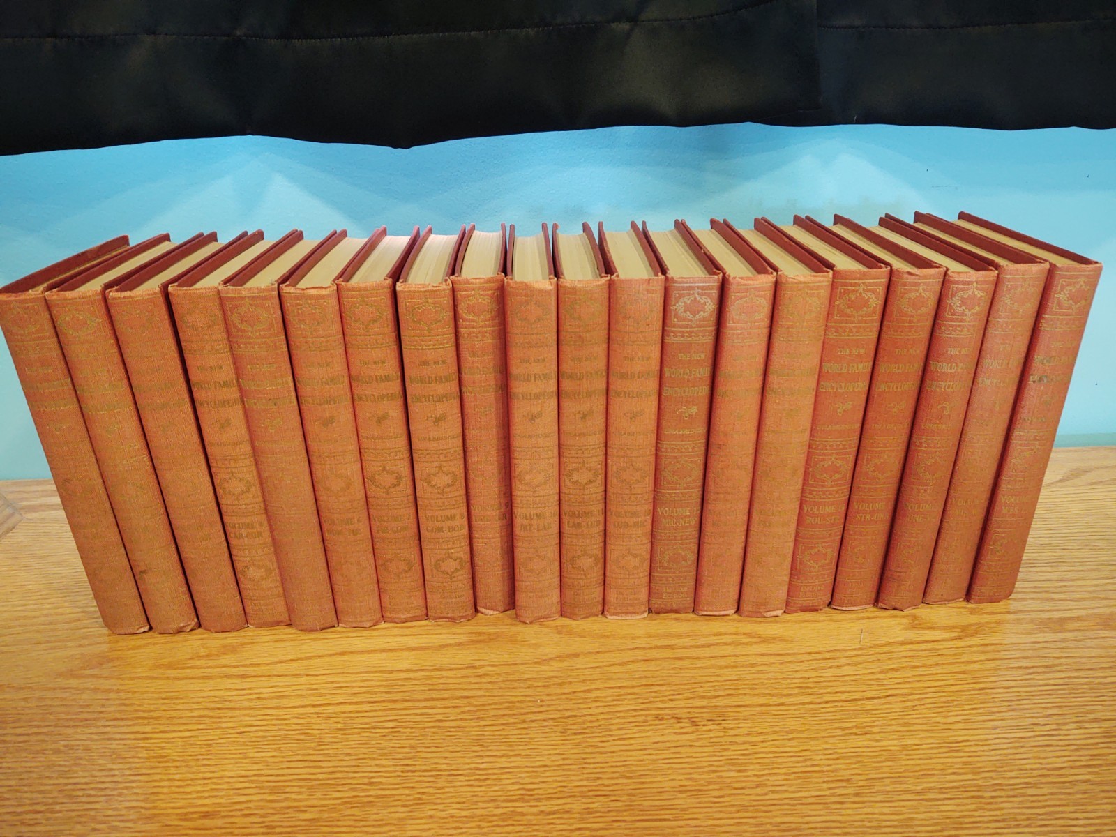 The New World Family Encyclopedia Deluxe Edition 1954 Volumes 1-20