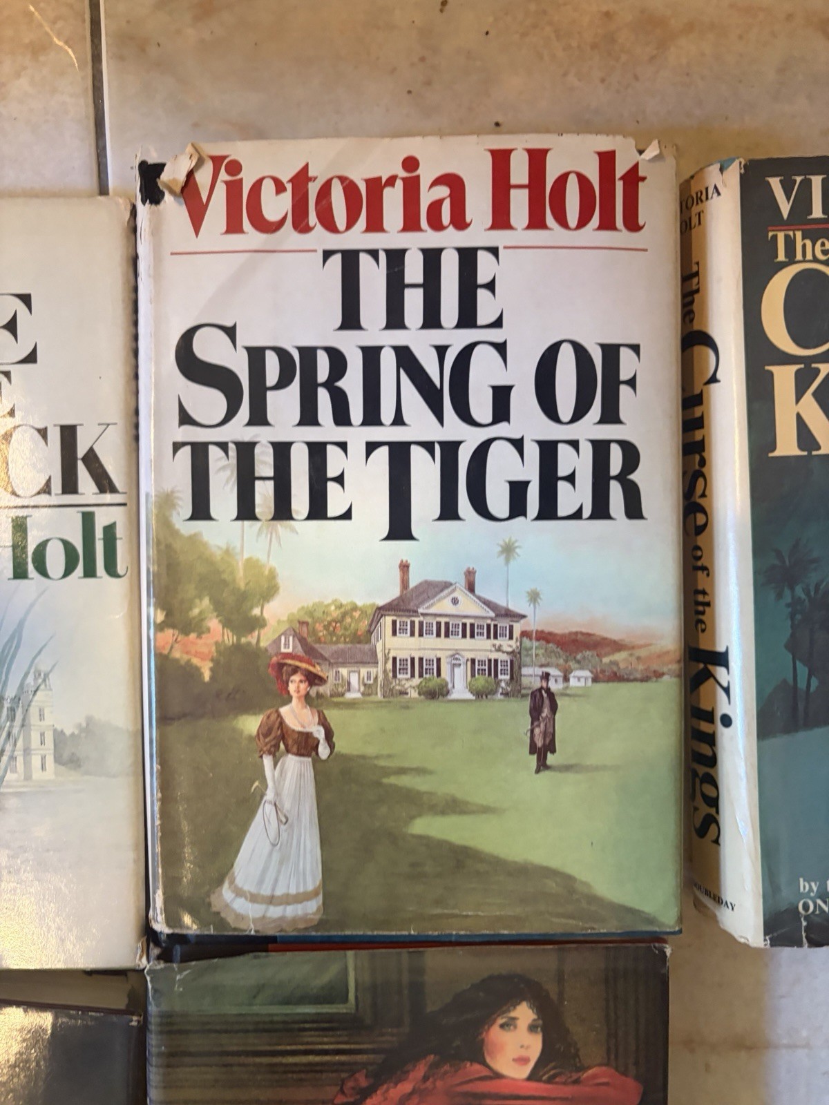 Lot 9 Victoria Holt Romance Mystery HCDJ