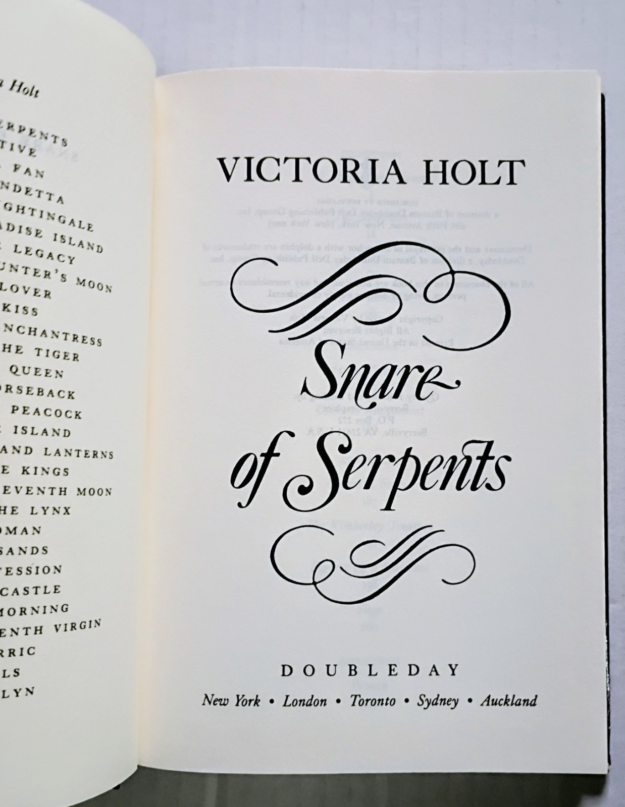 Snare of Serpents Victoria Holt Gothic Romance Suspense Hardcover