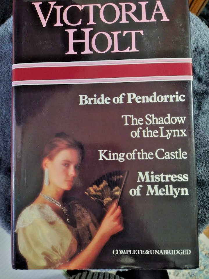 Victoria Holt 1987 HCDJ; 4 Books in 1 Historical Gothic Romances BCE Acceptable