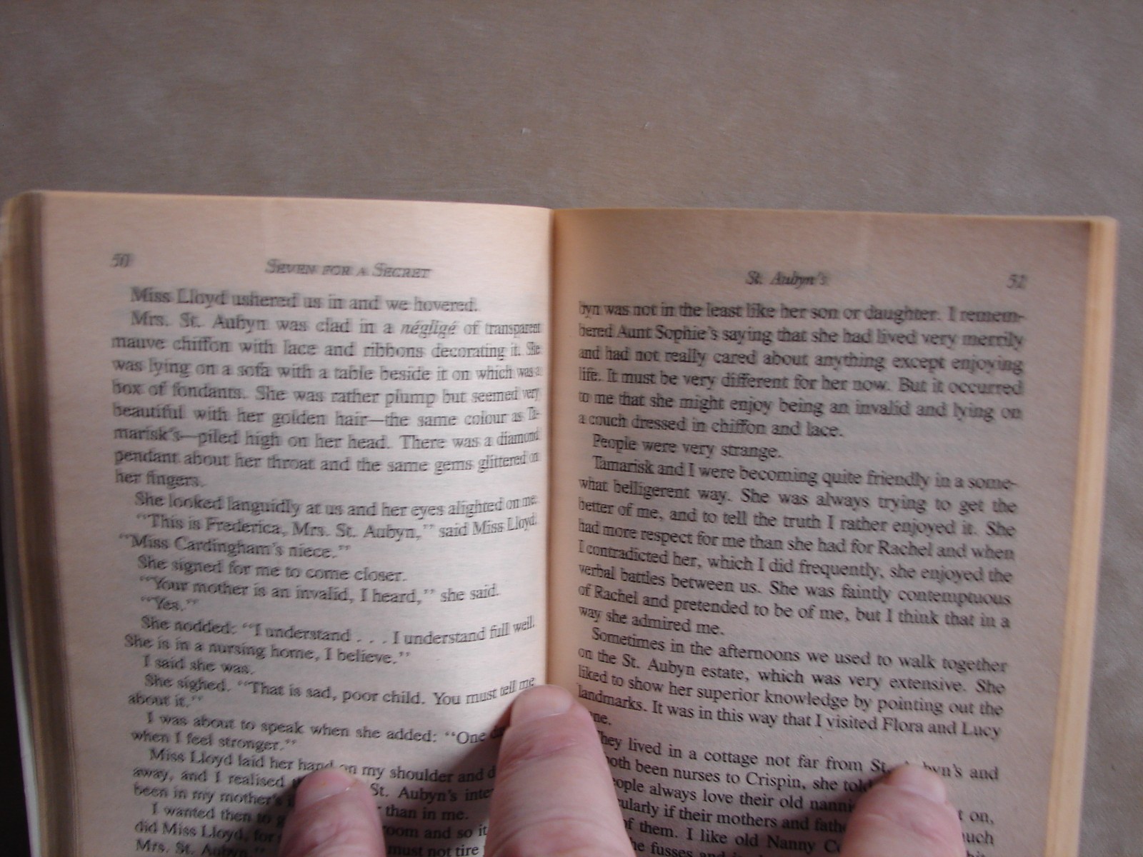 Seven for a Secret by Victoria Holt, 1993, Historical Romance, paperback, 6297
