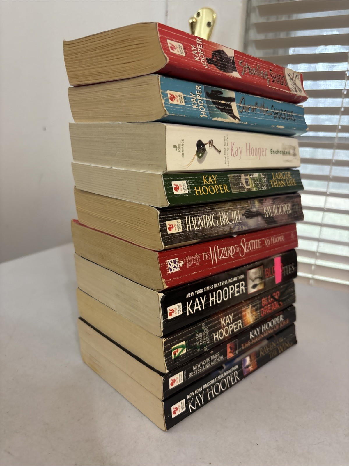 Lot of 10 – Kay Hooper – Mass paperback books – Free Shipping