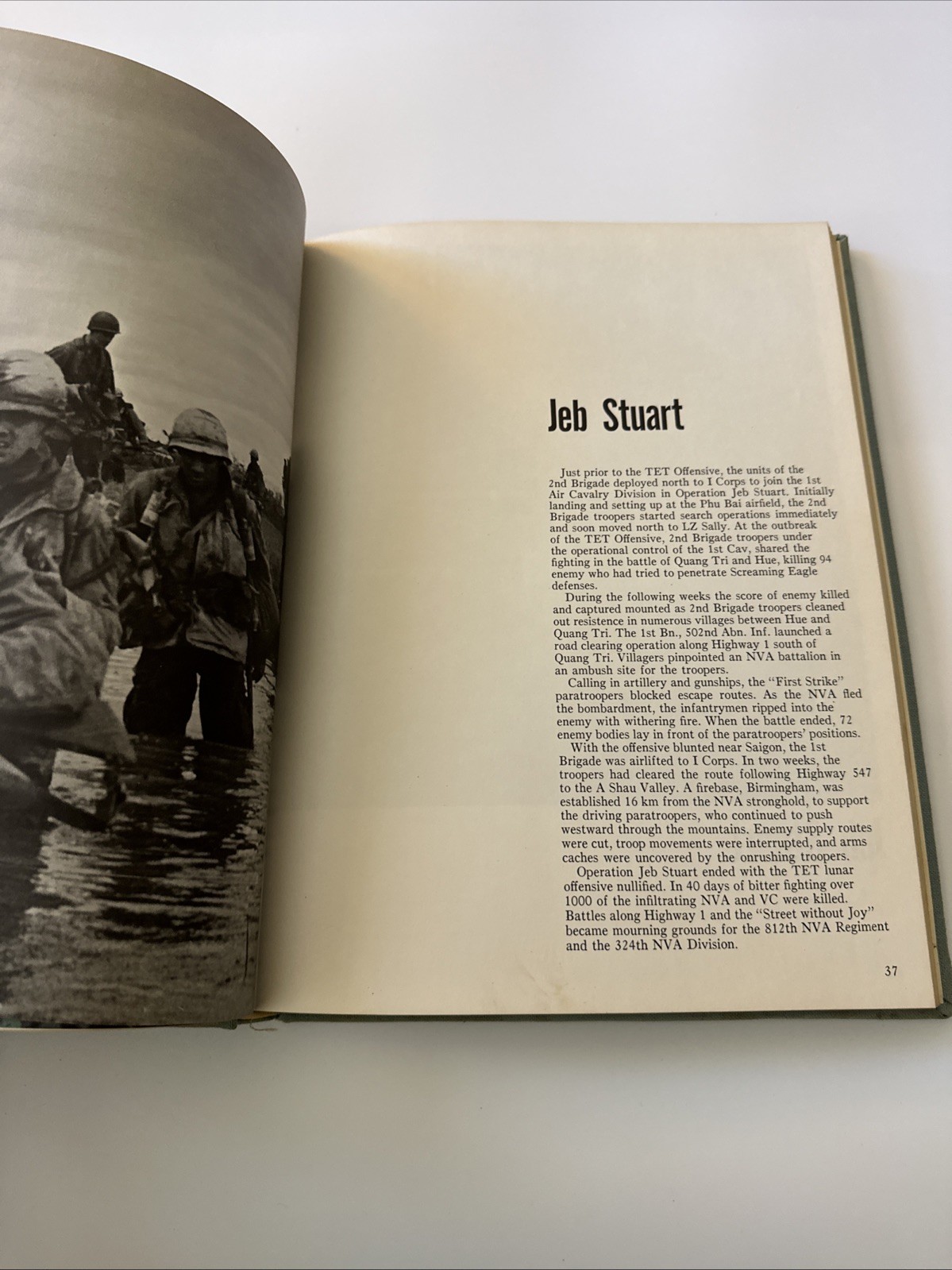 Vietnam War US Army Yearbook for the 101st Airborne Division in Vietnam 1968