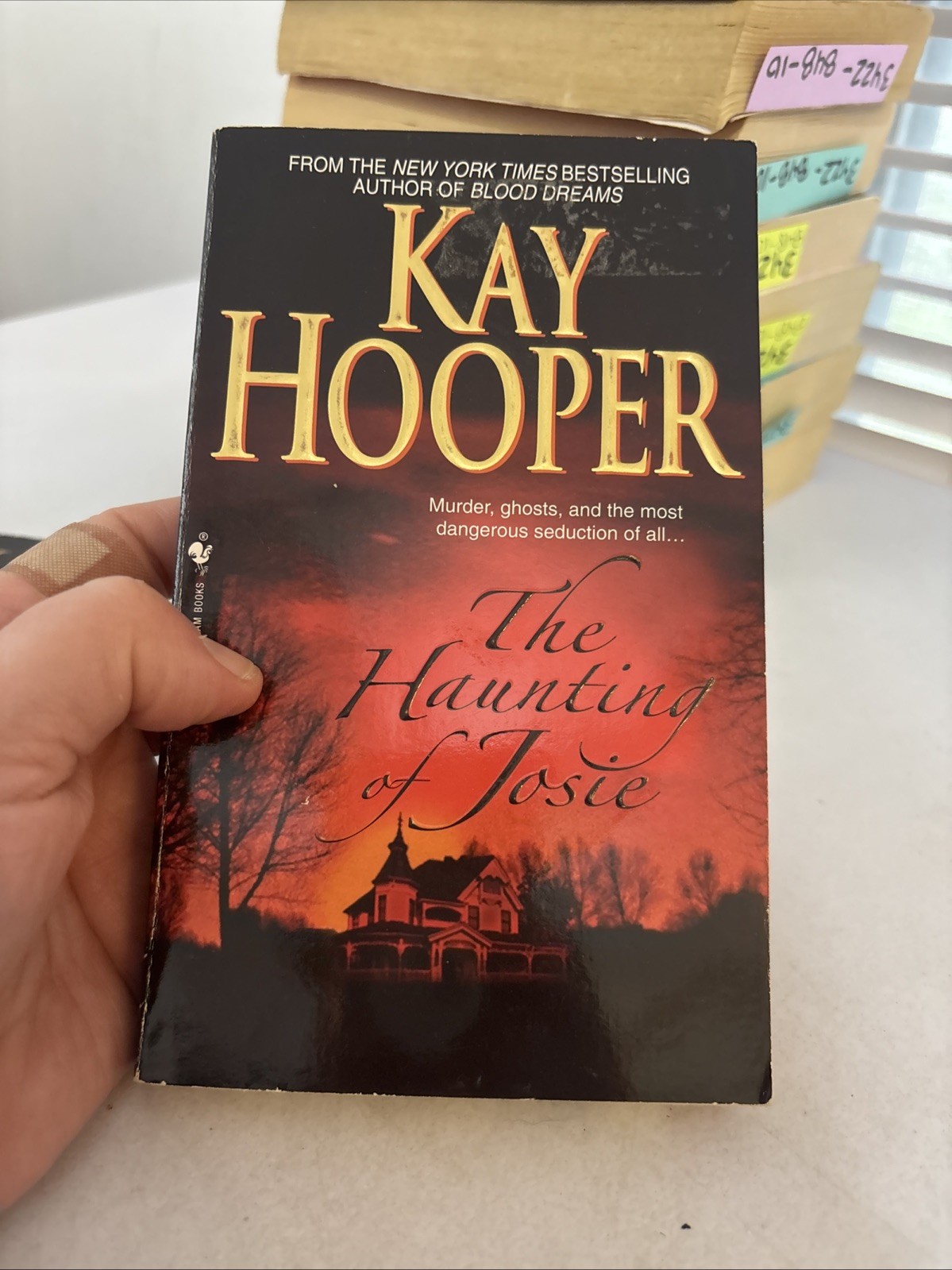 Lot of 10 – Kay Hooper – Mass paperback books – Free Shipping