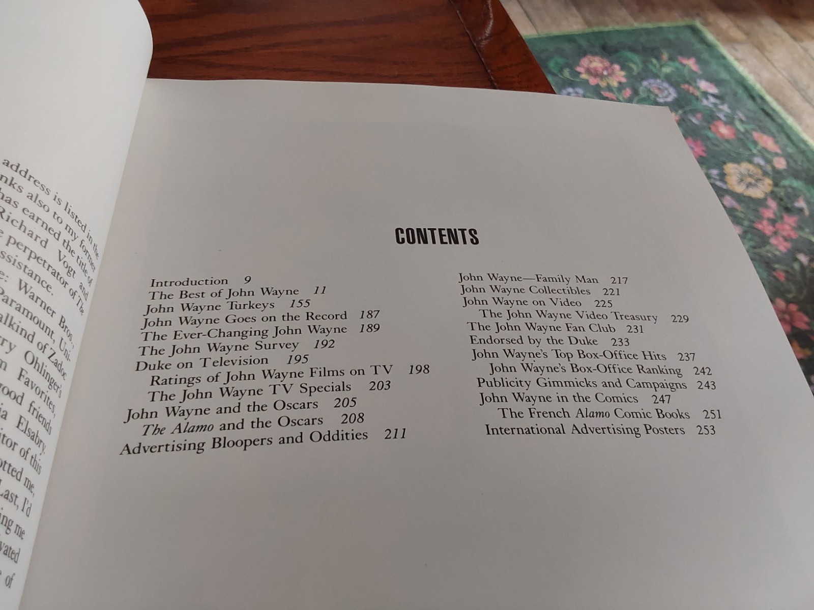 ILLUSTRATED 1989 JOHN WAYNE SCRAPBOOK 250 PAGES BY LEE PFEIFFER