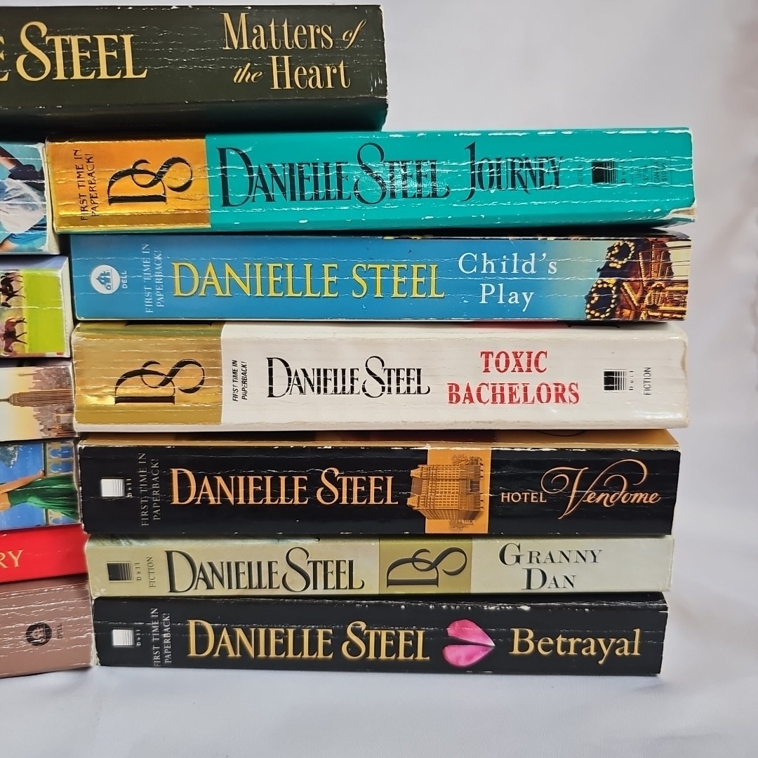 Danielle Steel – Lot Of 12 Paperbacks – Romance Suspense – Fast Shipping