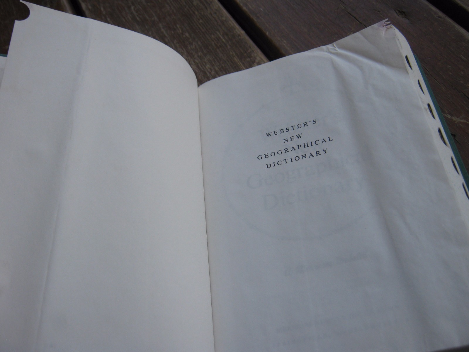 1984 Webster’s New Geographical Dictionary hardcover book 1376 pages
