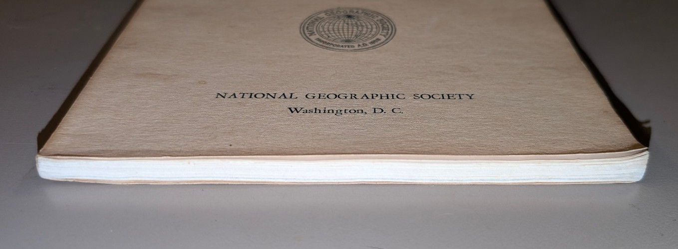 1950 THE ROUND EARTH ON FLAT PAPER BOOK – GROSVENOR – CHAMBERLIN – K 546