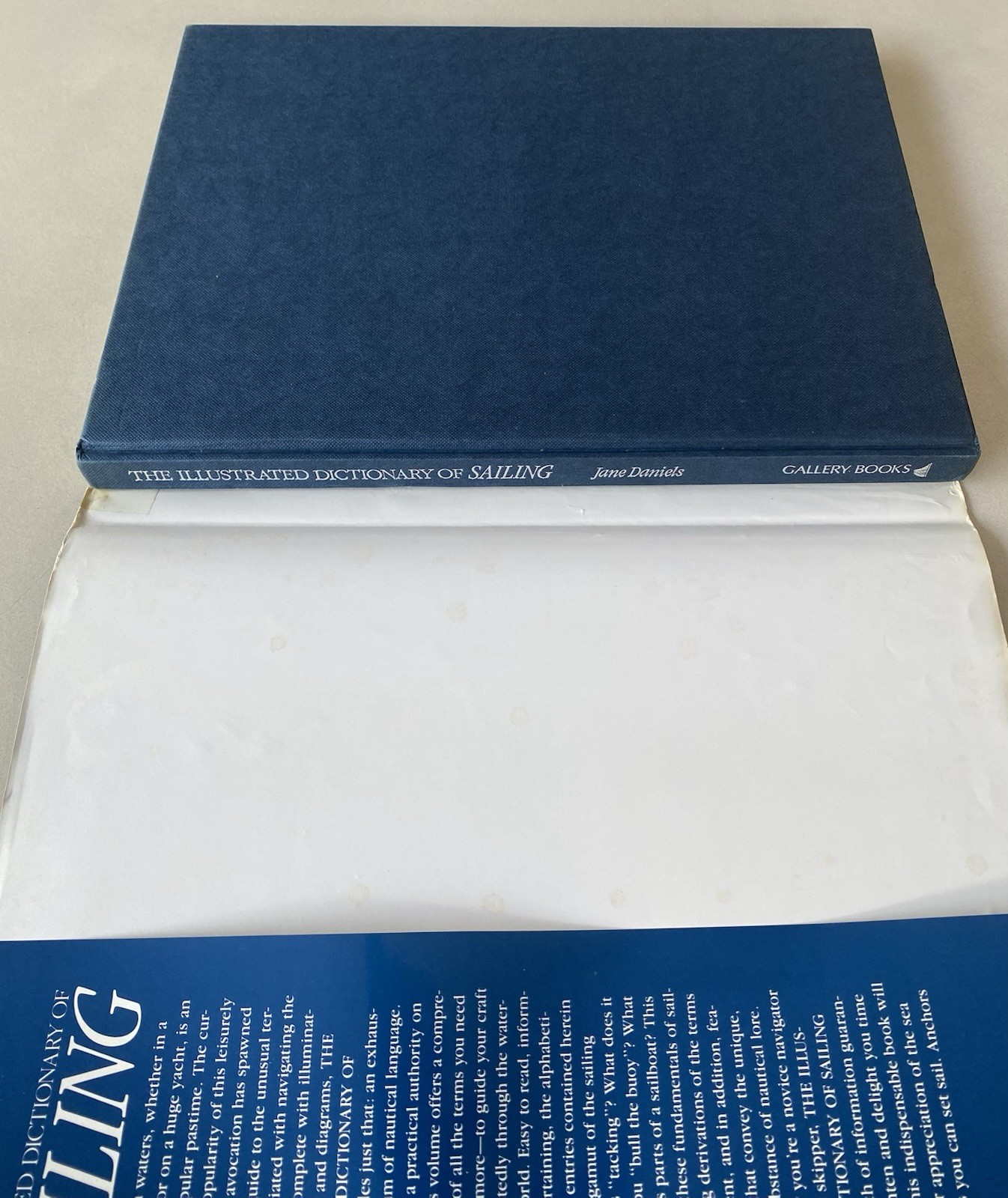 The Illustrated Dictionary of Sailing by Jane Daniels (1989 Ex-Library HCDJ)