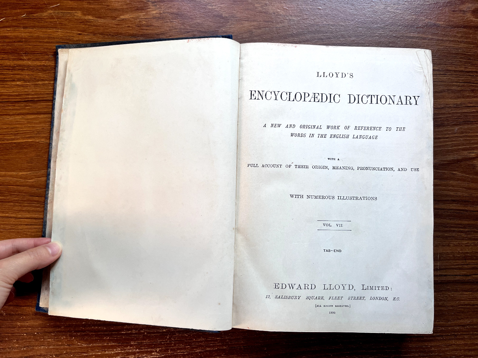Lloyds encyclopaedic dictionary 1895 – 7 volumes (26cm x 18.5cm approx)