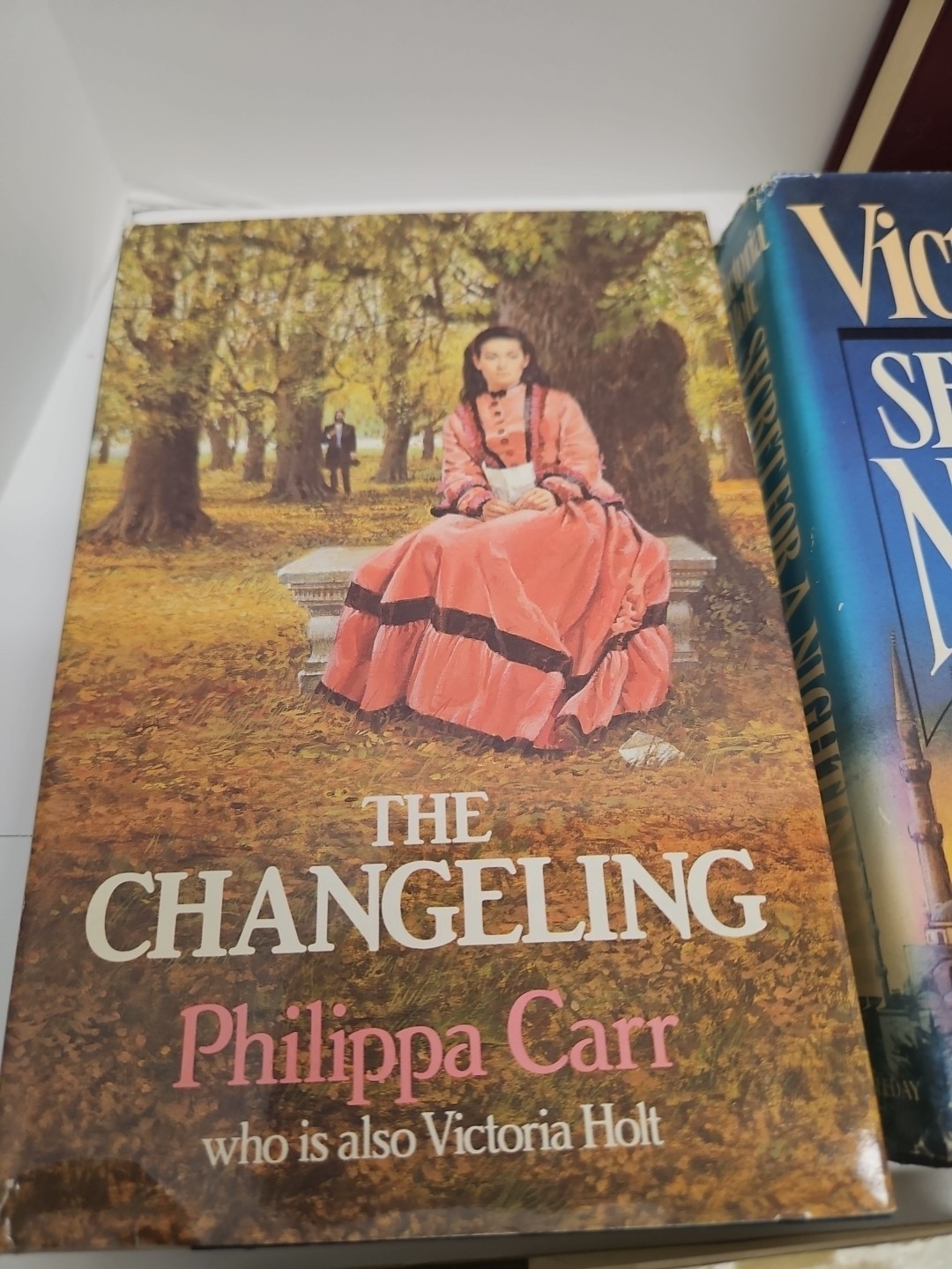 Lot of 8 Total Vintage Hardcover 5 Victoria Holt Gothic Romance And 3 Other