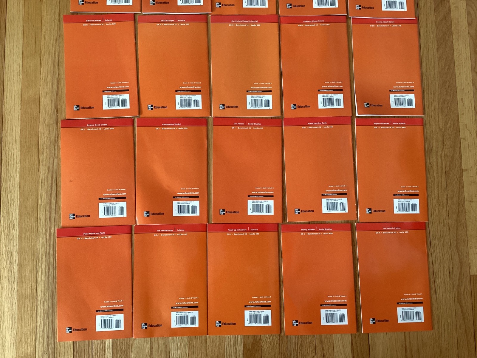 MCGRAW HILL WONDERS LEVELED READERS / GRADE 2 / APPROACHING / 30 BOOKS