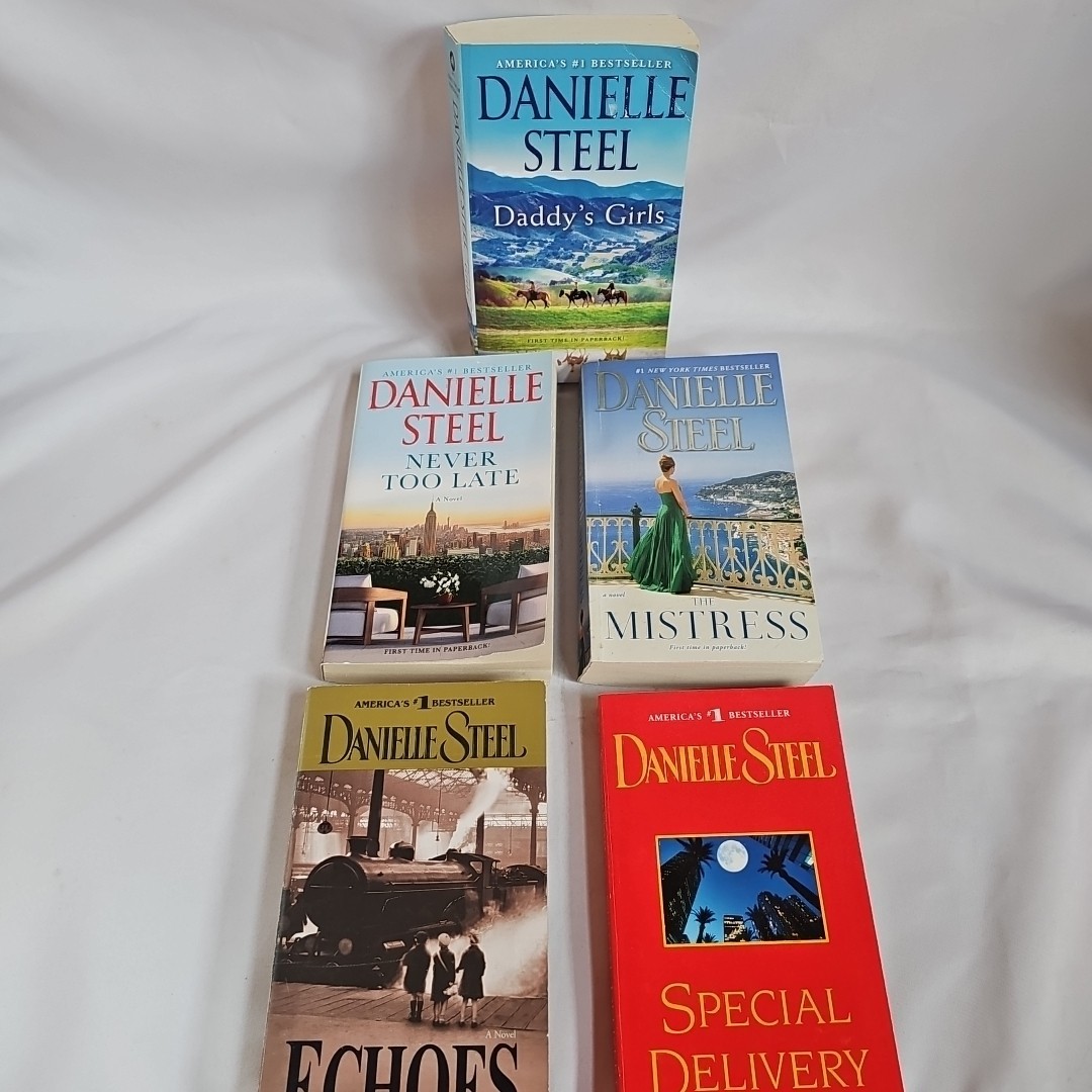 Danielle Steel – Lot Of 12 Paperbacks – Romance Suspense – Fast Shipping