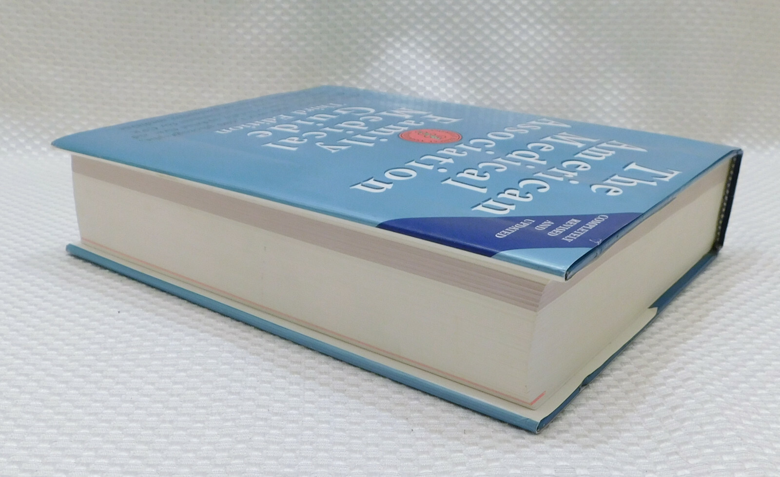The American Medical Association Family Medical Guide 880 pages HC Dust Jacket