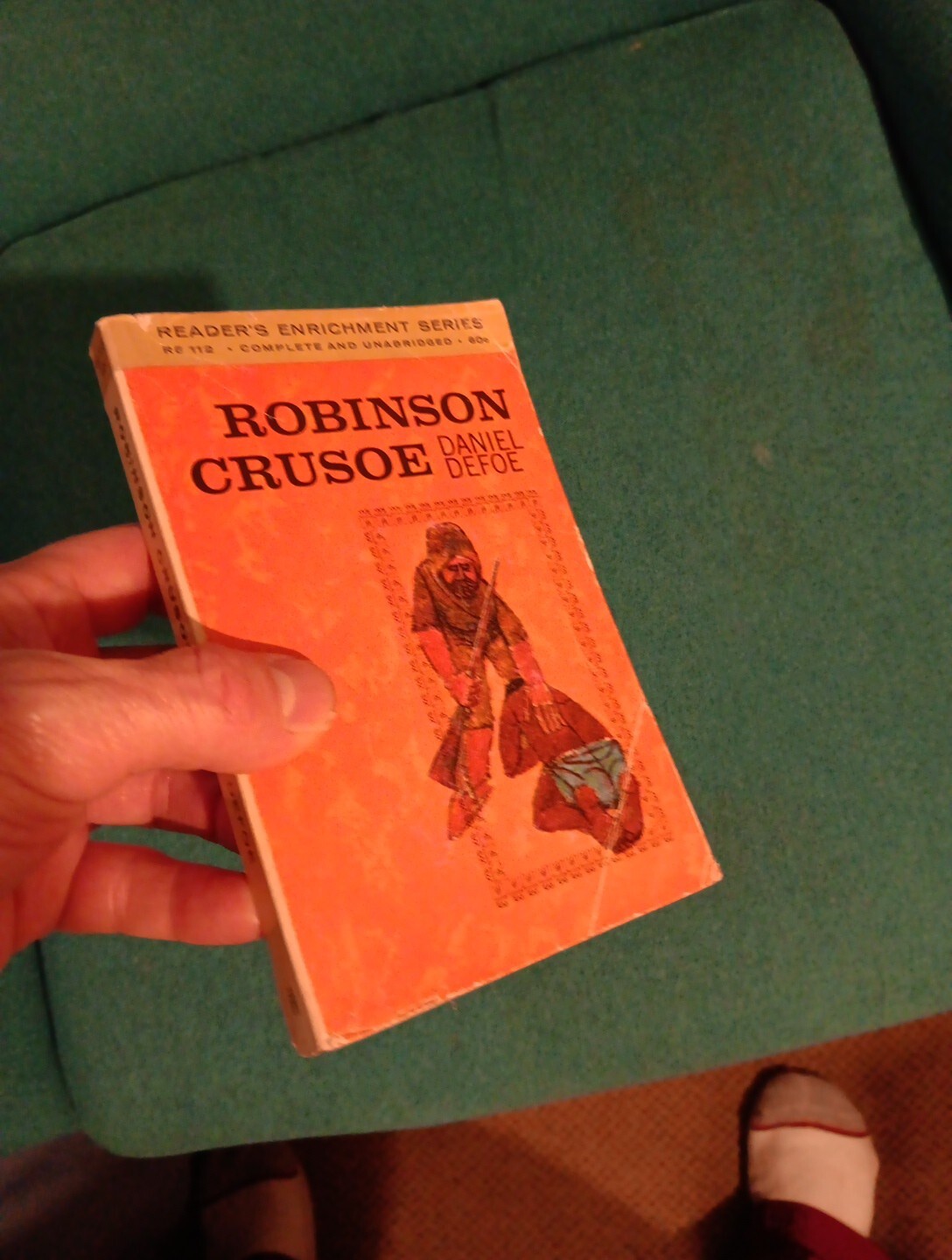 ROBINSON CRUSOE-Daniel Defoe- Washington Square Press- 3rd printing- 1968