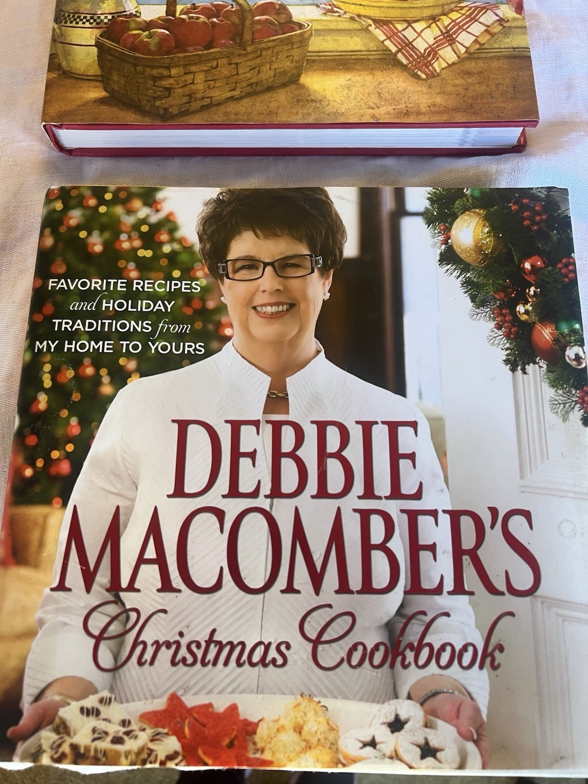 Set Of Two Debbie Macomber Cedar Cove Hardback Cookbooks
