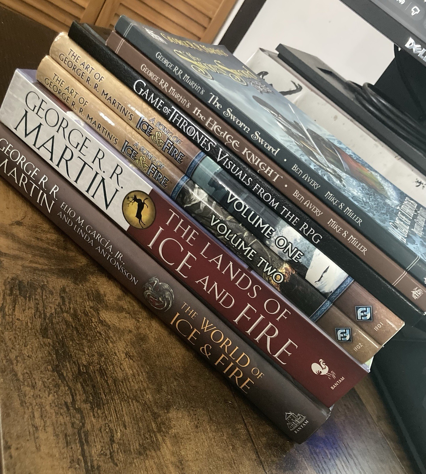 Game of thrones hard cover collectors set art maps history graphic novels