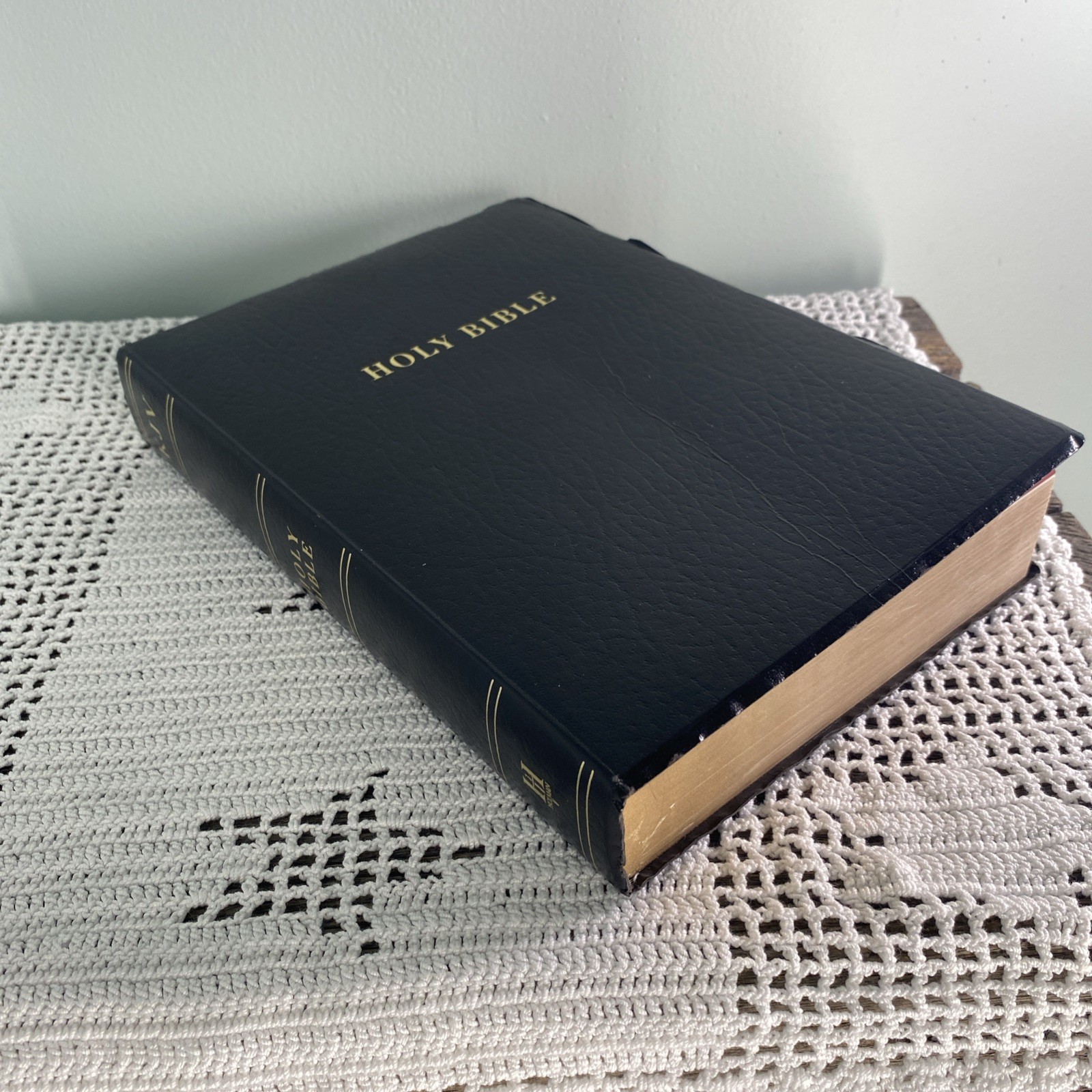 KJV HOLY BIBLE King James Version Black Large Imitation Binding Holman Bible