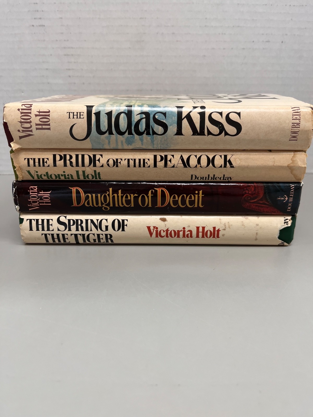 Victoria Holt Lot of 4 Hardcover (See Photos for Titles)