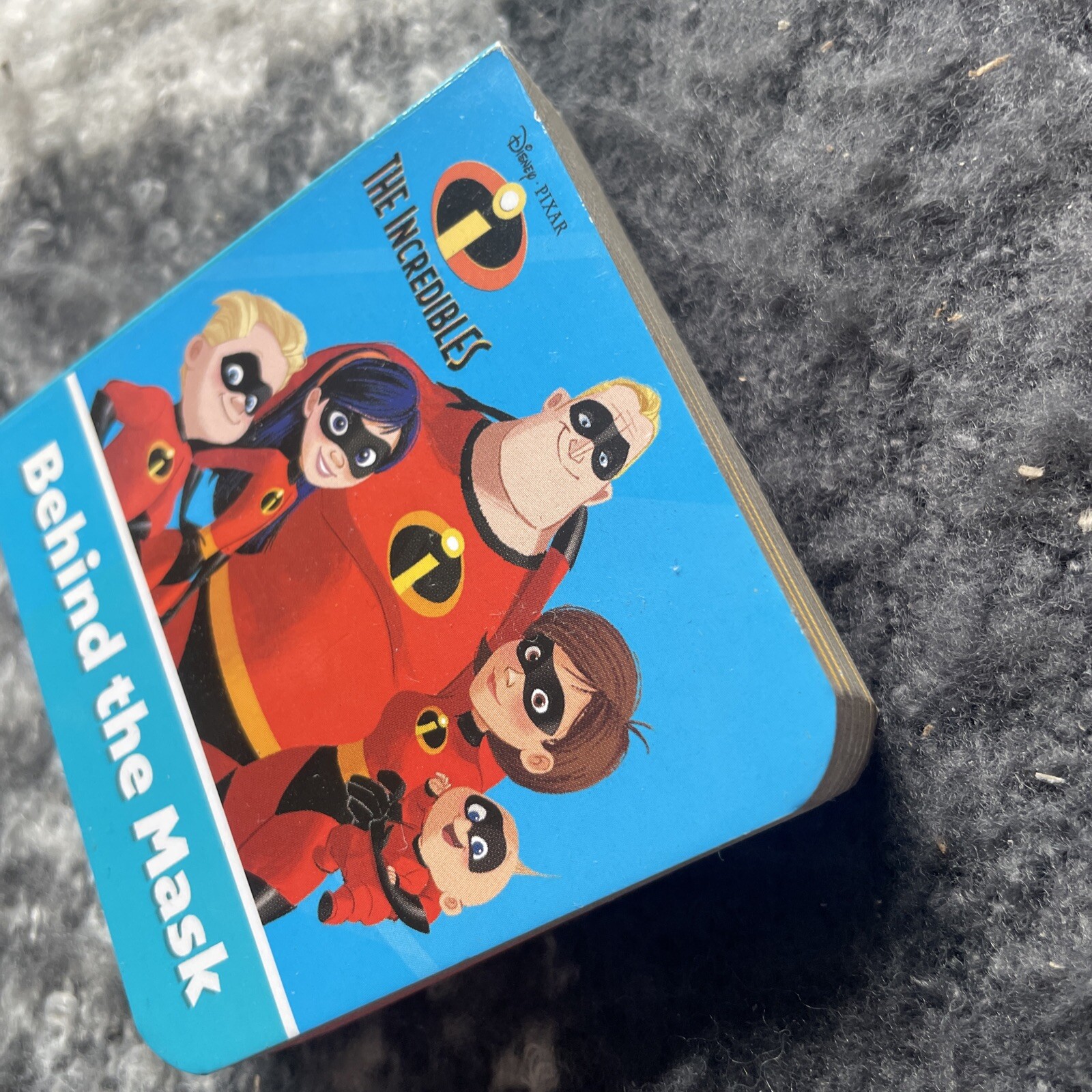 NEW. 7 BY 7CM. BOARDED BOOK. THE INCREDIBLES. BEHIND THE MASK. 9781503743618