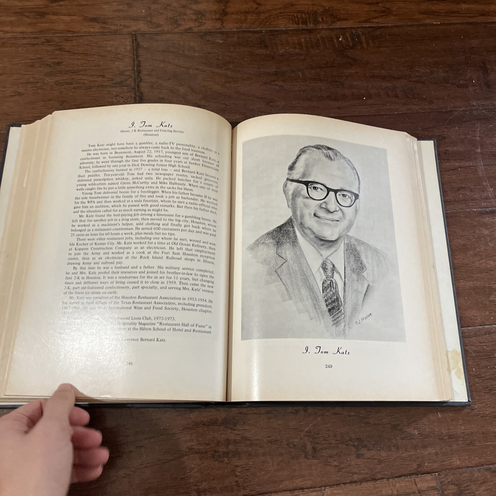 Men of Achievement in Texas by Garland A. Smith, Editor 1972 hardcover 432 pages