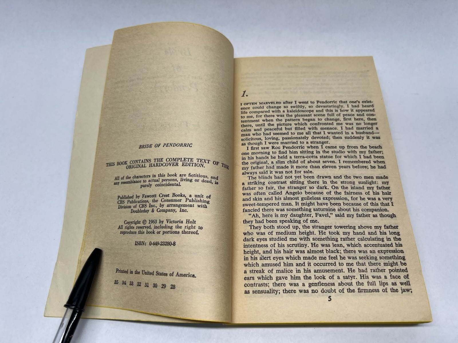 Bride of Pendorric By Victoria Holt Fawcett Crest Paperback (1963)