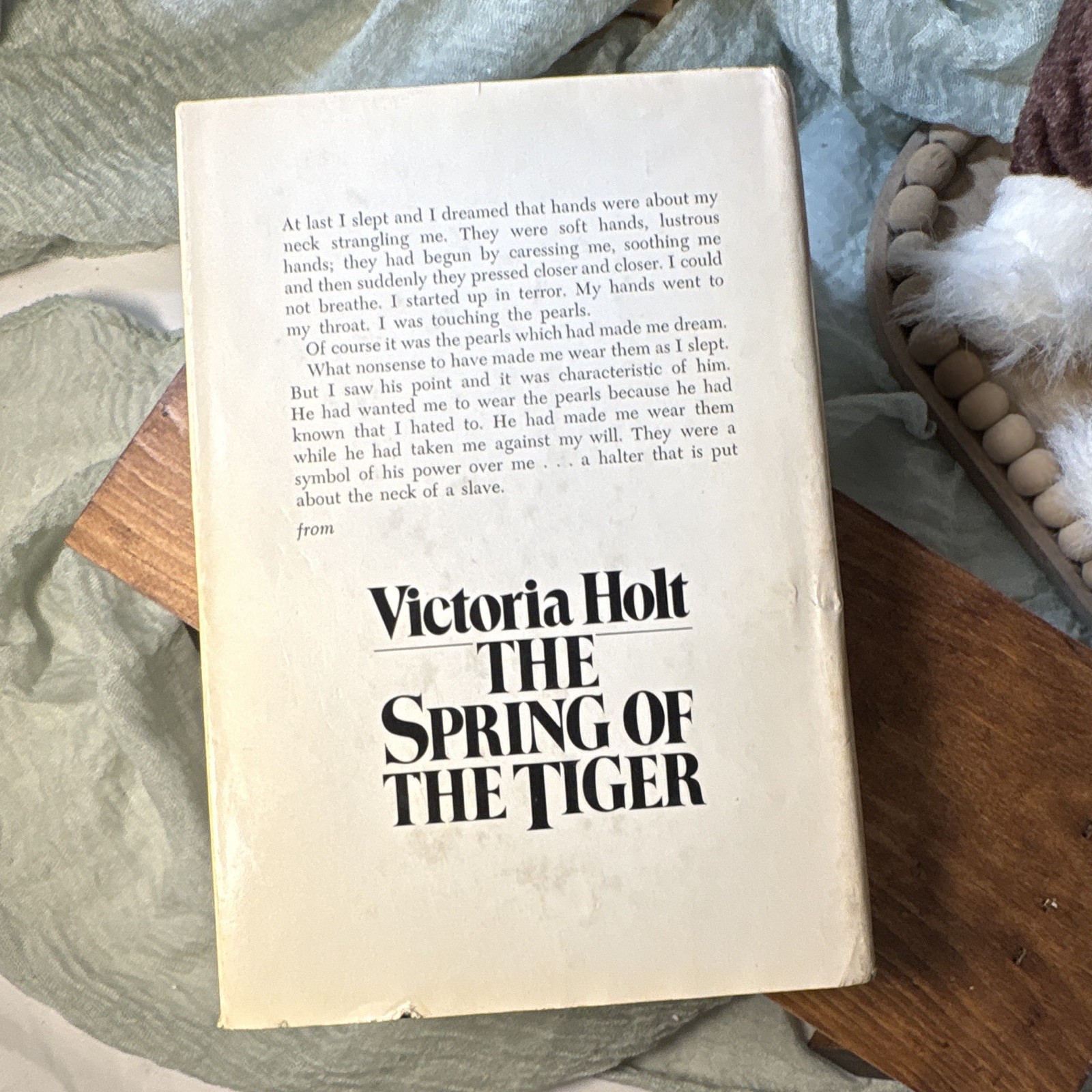 Victoria Holt The Spring of the Tiger HC DJ BCE 1979 Inscribed
